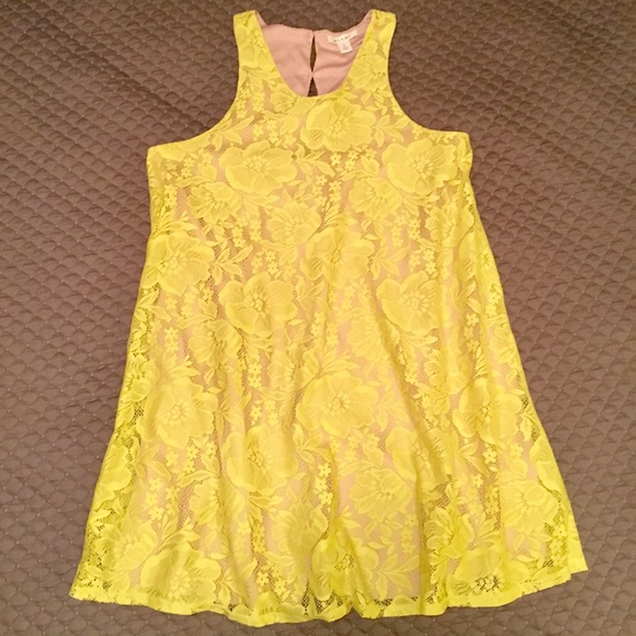 Francesca's Collections Dresses & Skirts - EUC Francesca’s Collection yellow lace dress